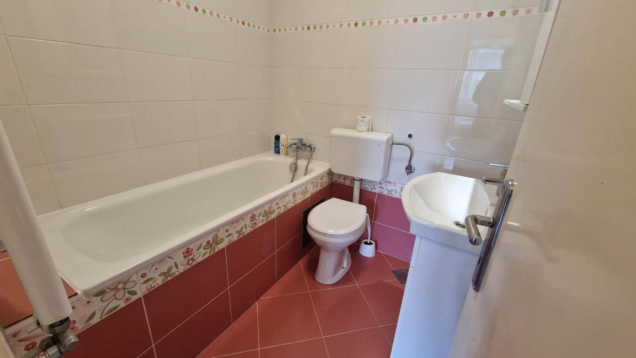 Lovely Condo With Free Parking Ljubljana Bagian luar foto
